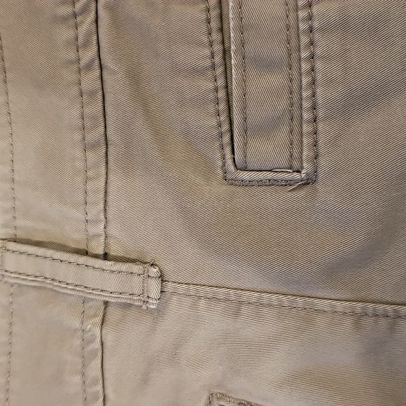 Old Navy Light Grey Low-Rise Women's Shorts - Picture 4 of 6